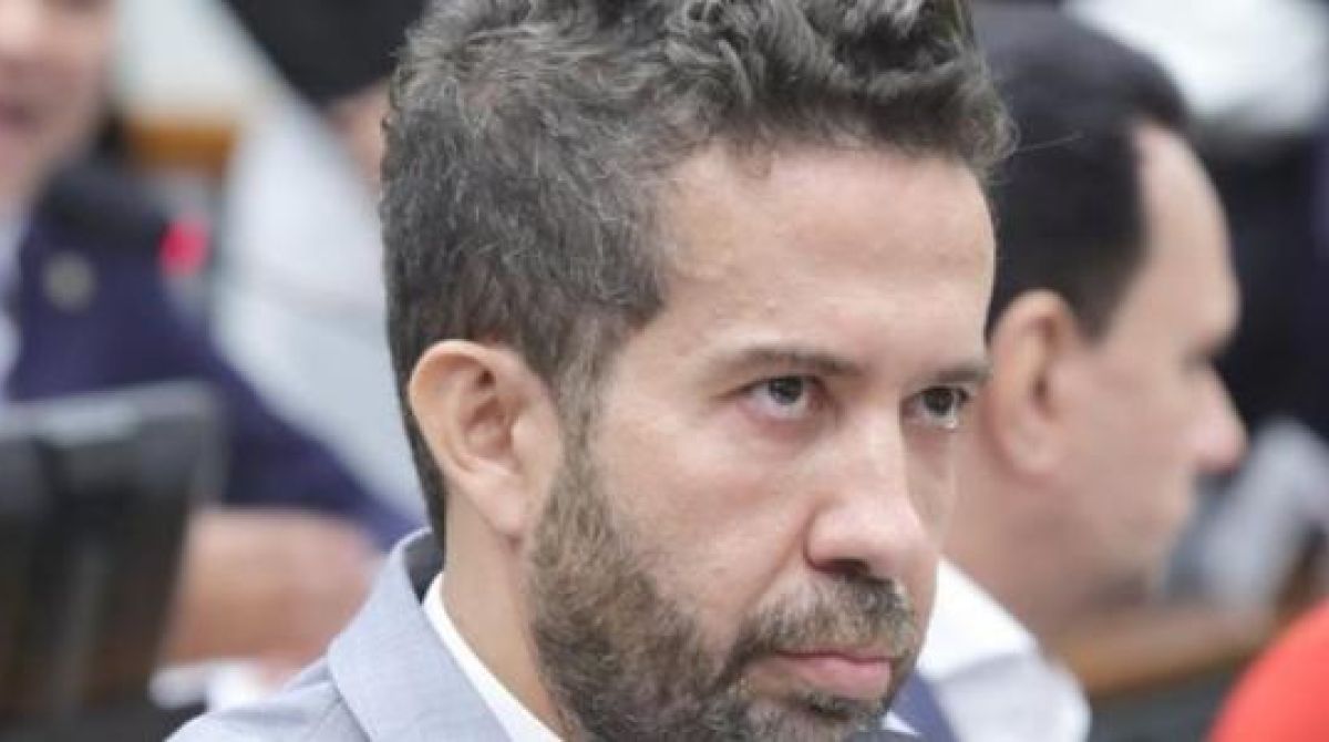 Suspensão de canal no WhatsApp determinada pelo TSE