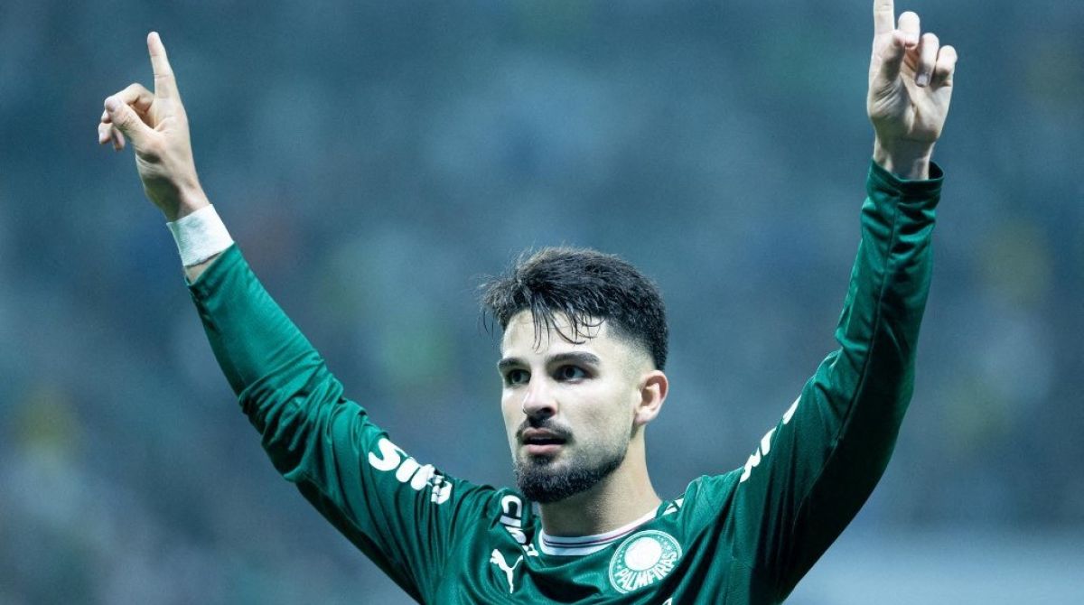 Palmeiras vence Bahia e se aproxima do Flamengo