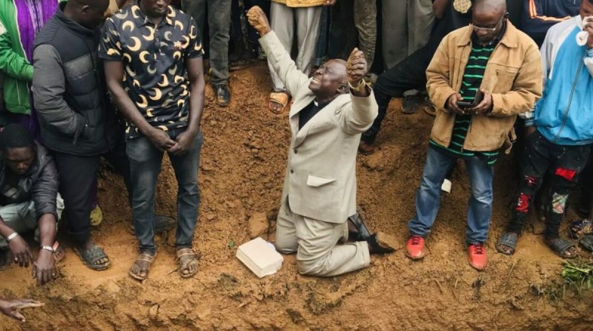 Violência contra cristãos na Nigéria: pastor chora
