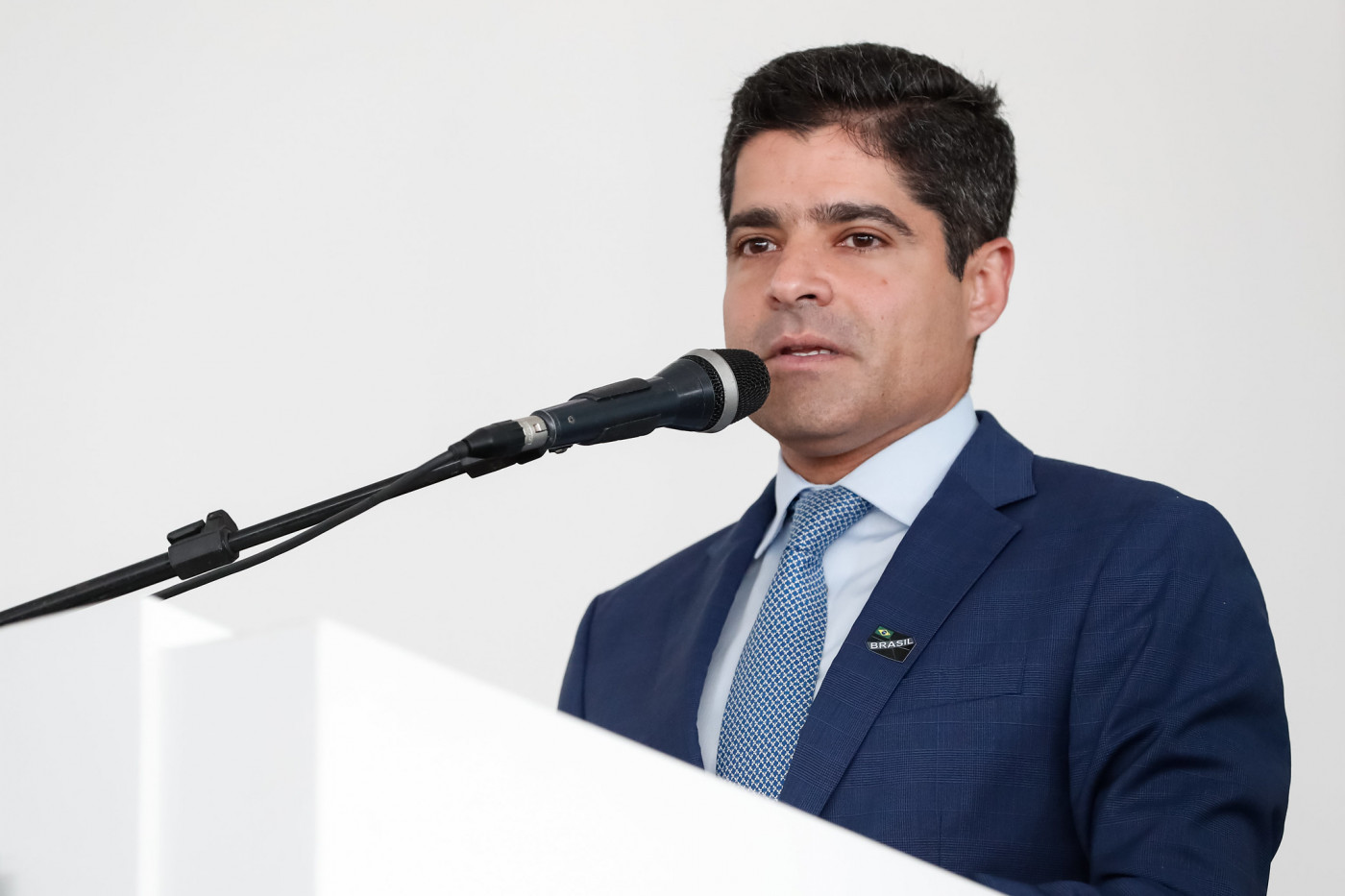 ACM Neto desponta como favorito na corrida pelo governo da Bahia, indica pesquisa recente