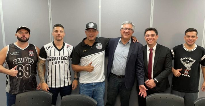 Torcida do Corinthians Lança Vaquinha para Quitar Dívida Bilionária no Estádio! Você Vai Acreditar Como!