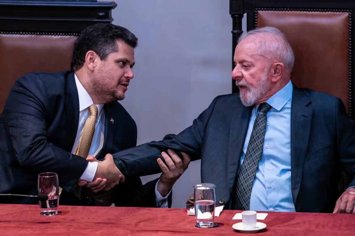 Alcolumbre Levanta Suspeitas de Corrupção e Busca Demissão de Ministro de Lula