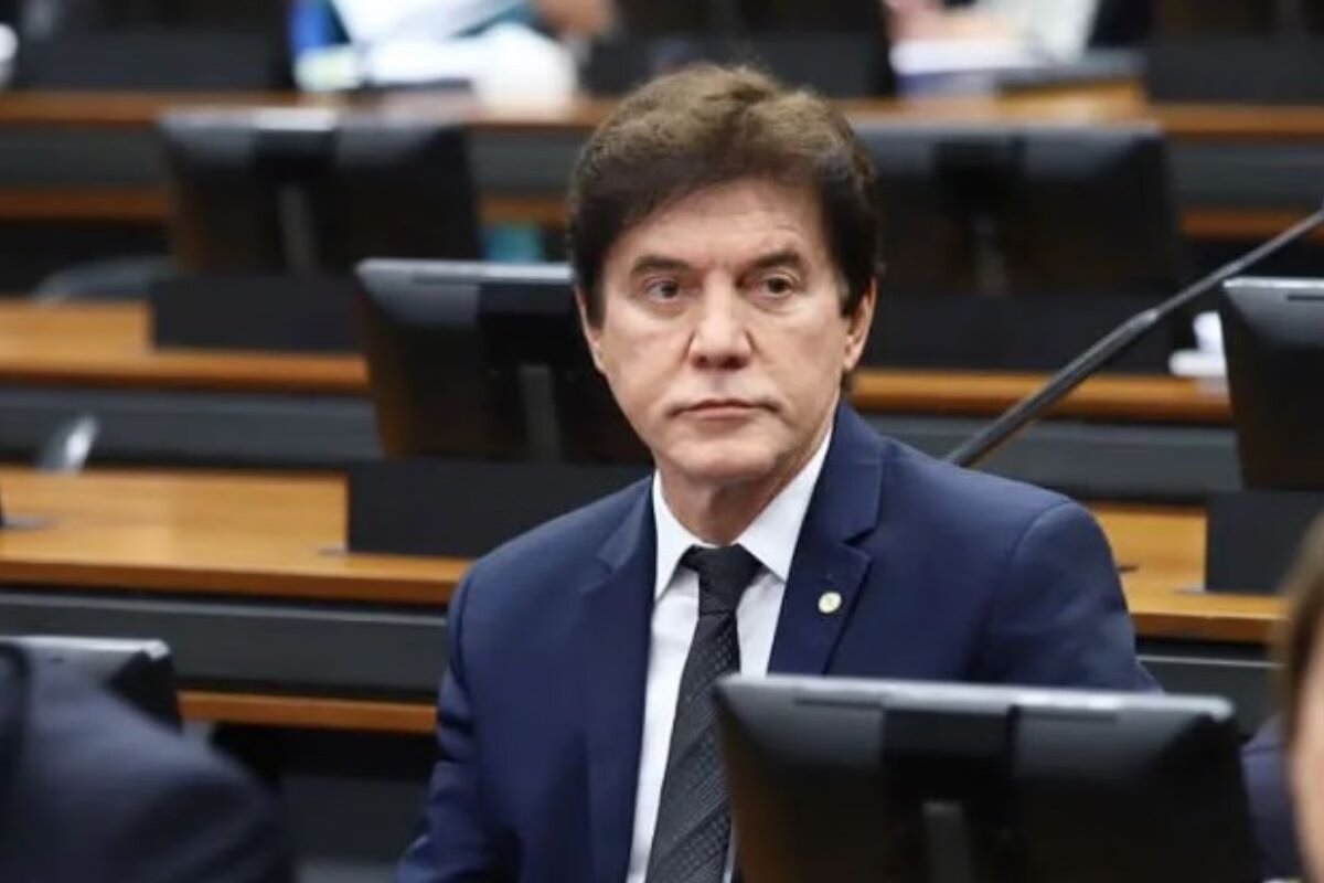 Robinson Faria do PL cede à pressão e assina documento para anistia na Câmara dos Deputados
