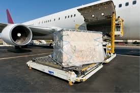 Apple usa aviões cargueiros para transportar iPhones da Índia aos EUA em resposta a tarifas