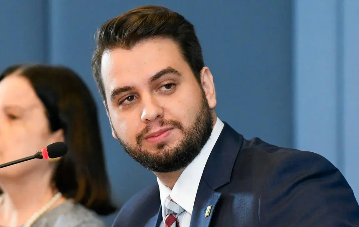 Filipe Martins autorizado por Moraes a comparecer ao julgamento no STF sobre tentativa de golpe