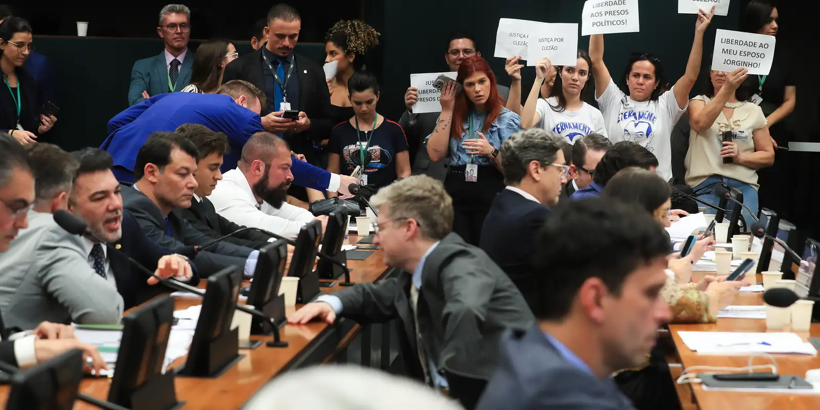 Câmara avança com proposta de anistia para presos dos protestos de 8 de janeiro