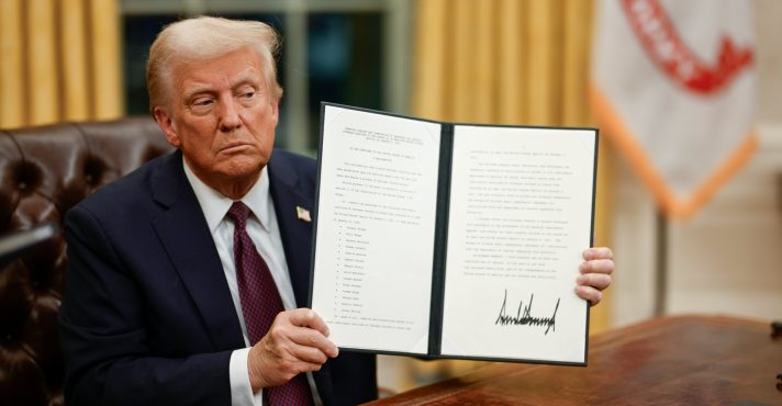 Trump encerra censura governamental nas redes sociais e defende liberdade de expressão