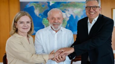 Governo e Eletrobras firmam acordo para maior poder de voto da União na gestão da empresa