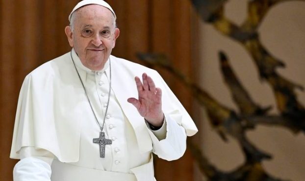 Insuficiência renal do papa Francisco levanta preocupações sobre seu estado de saúde crítico