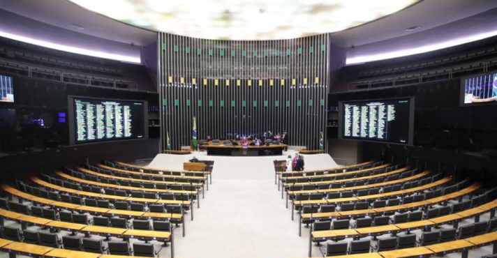 Câmara Solicita ao STF Prorrogação para Executar Decisão que Anula Mandatos de Parlamentares Eleitos