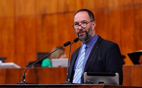 Deputado Claudio Branchieri critica o STF e defende a democracia no Brasil em entrevista polêmica
