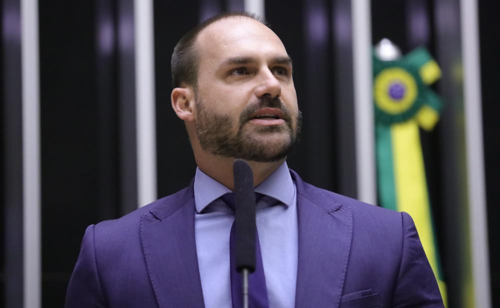 Eduardo Bolsonaro anuncia intenção de pedir asilo político nos EUA diante de perseguição política no Brasil
