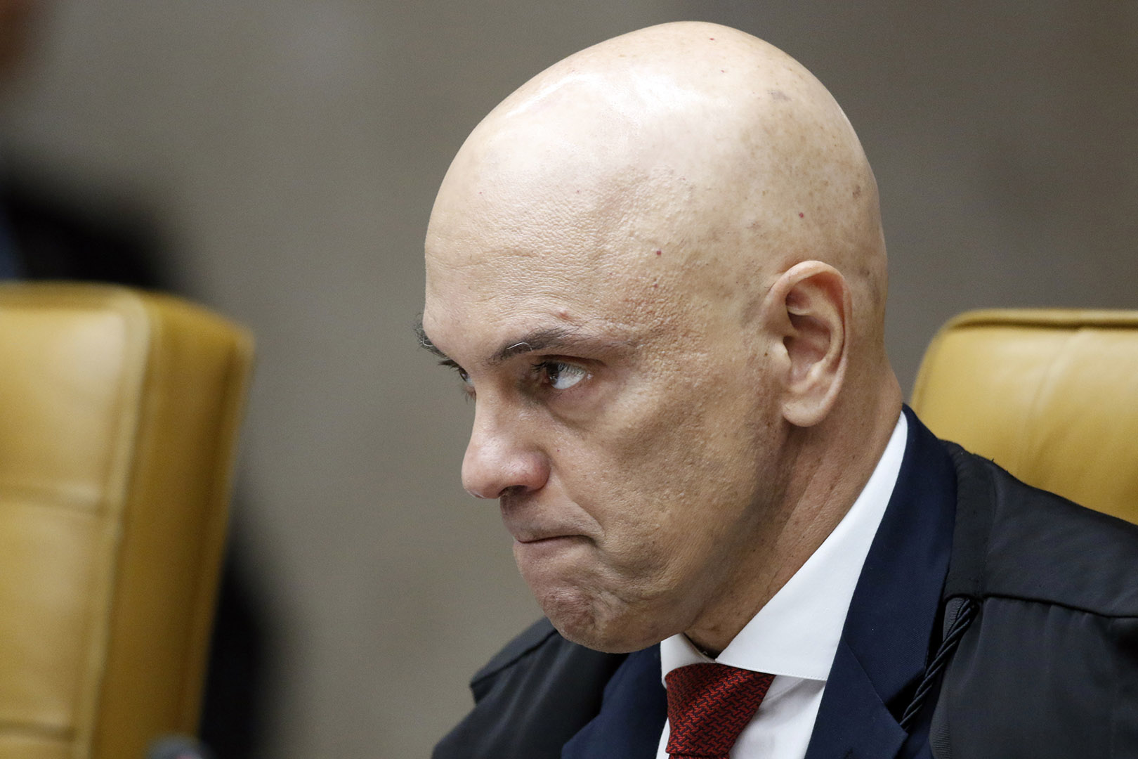 PT Acusa Eduardo Bolsonaro de Atuar Contra o STF e Busca a Cassação de Seu Mandato