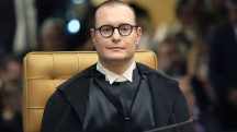 PT Acusa Eduardo Bolsonaro de Atuar Contra o STF e Busca a Cassação de Seu Mandato