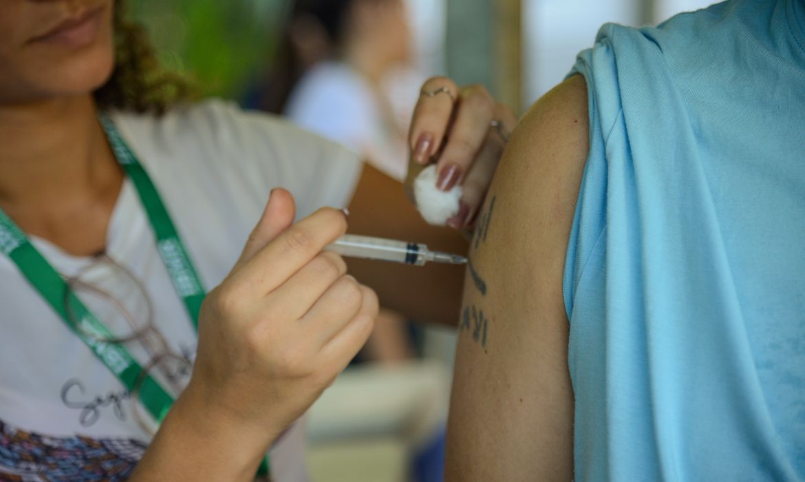 Rio de Janeiro lança campanha de vacinação contra sarampo na Central do Brasil