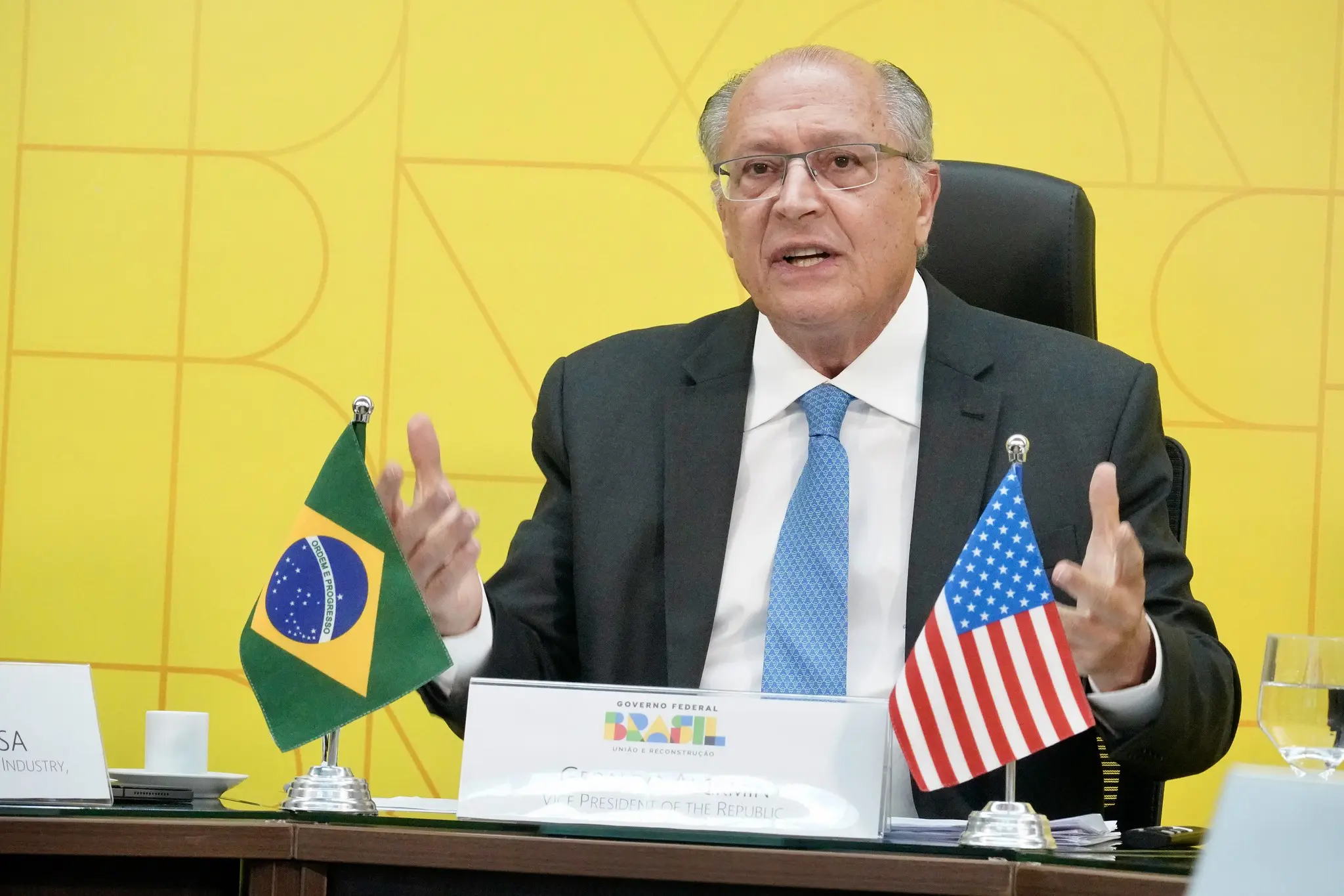 Alckmin defende diálogo e não retalição de Trump, alinhando postura do governo brasileiro