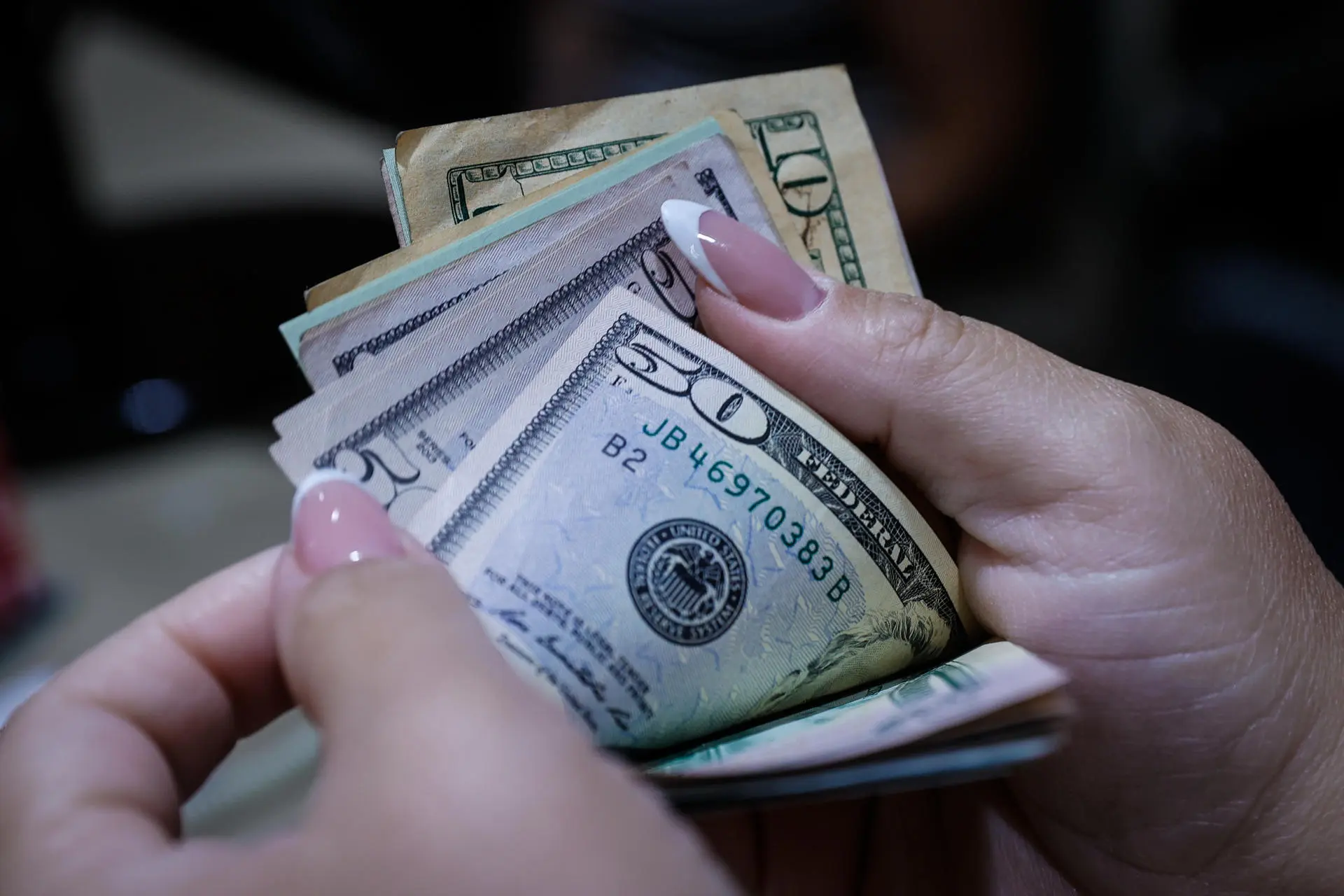 Dólar Fecha a R$ 5,629 Após Tarifas de Trump: Menor Valor Desde Outubro de 2024