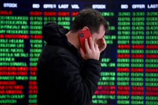 Mercados em Crise: Queda Acentuada das Bolsas Após Tarifas de Trump Aumenta Temor de Recessão
