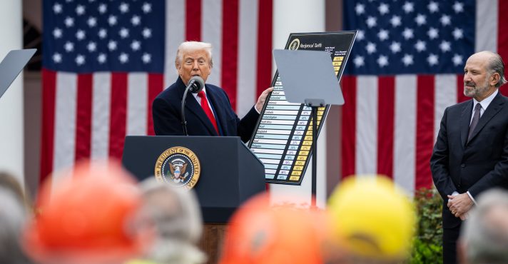 Quedas nas Bolsas Internacionais Após Anúncio de Tarifas por Trump