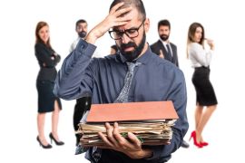 Burocracia e Empreendedorismo: Como a Excessiva Regulação Pode Impedir o Crescimento de Pequenos Negócios.