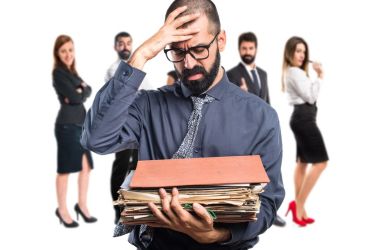 Burocracia e Empreendedorismo: Como a Excessiva Regulação Pode Impedir o Crescimento de Pequenos Negócios.