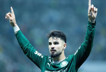 Palmeiras vence Bahia e se aproxima do Flamengo