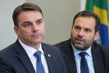 Flávio Bolsonaro e Willer Tomaz: o que mostram os e-mails