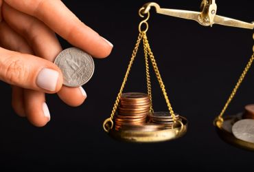 Escola Austríaca de Economia: Análise das teorias de Mises e Hayek.