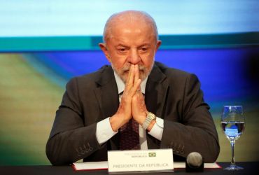 TSE exige explicação da Meta sobre Lula e Flávio