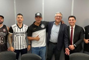 Torcida do Corinthians Lança Vaquinha para Quitar Dívida Bilionária no Estádio! Você Vai Acreditar Como!