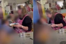 Babá é flagrada agredindo bebê em creche na Espanha e gera revolta na comunidade