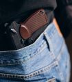 Senado aprova porte de arma para mulheres sob medida protetiva: um passo para a segurança feminina?